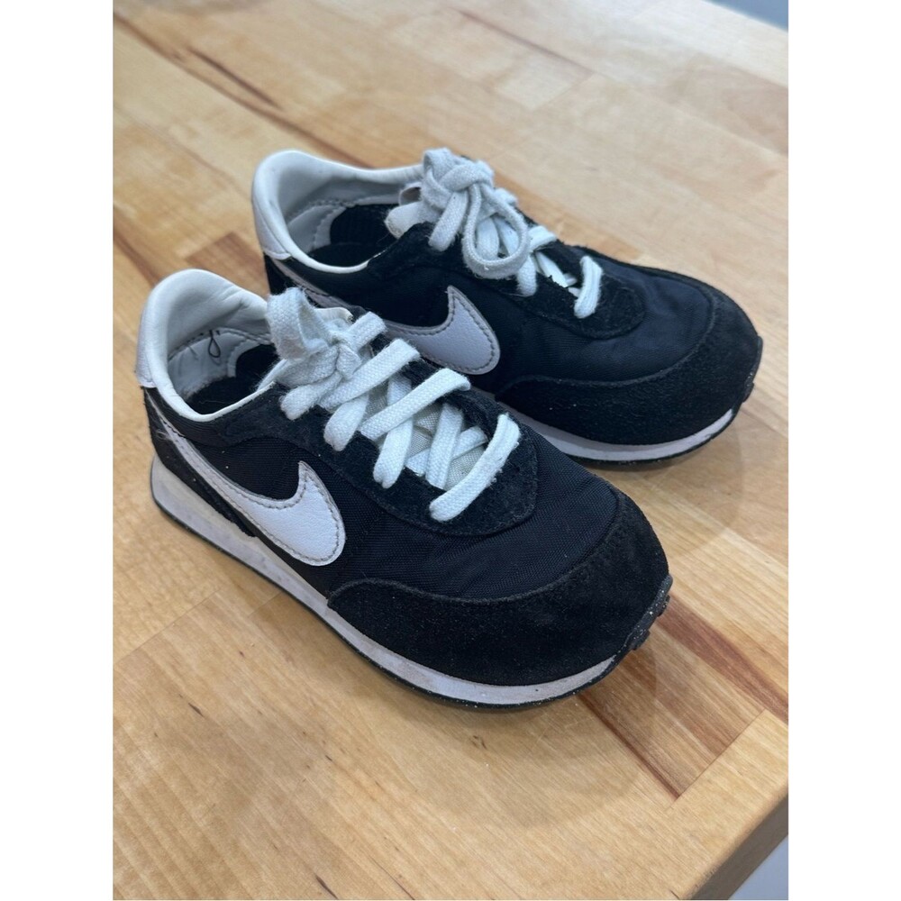 Toddler Nike Waffle Trainer 2 sneakers in a black and white, suede & nylon upper